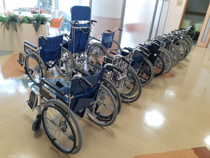 誉田東小学校校外学習「車椅子掃除の様子」
